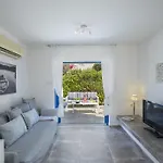 Loulla Villa *