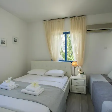 Loulla Villa *